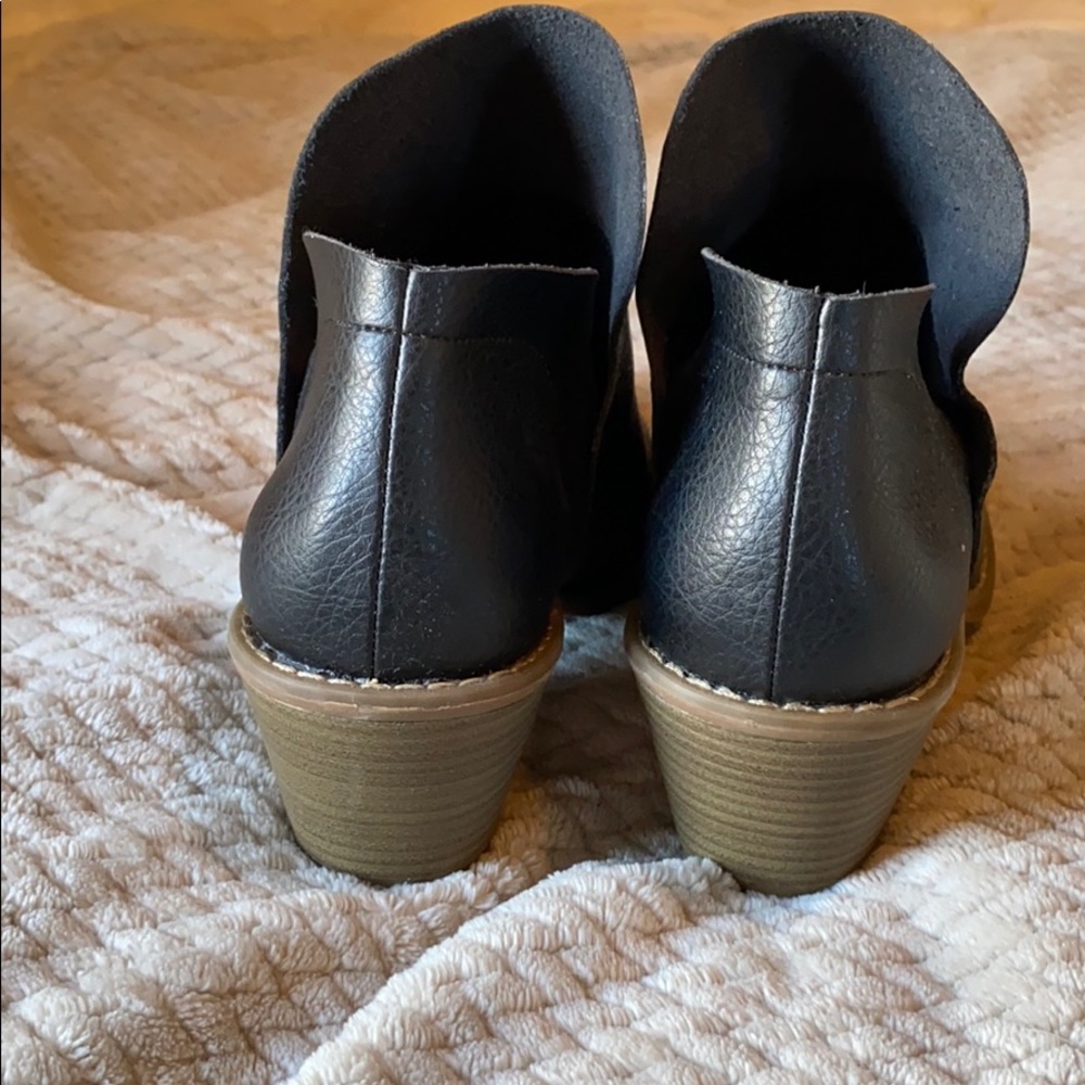 Universal Thread Black Booties - Picture 4 of 5